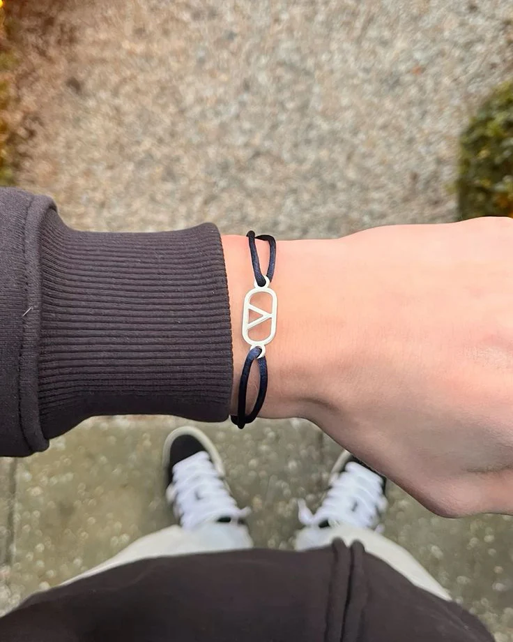 V BRACELET - Image 3